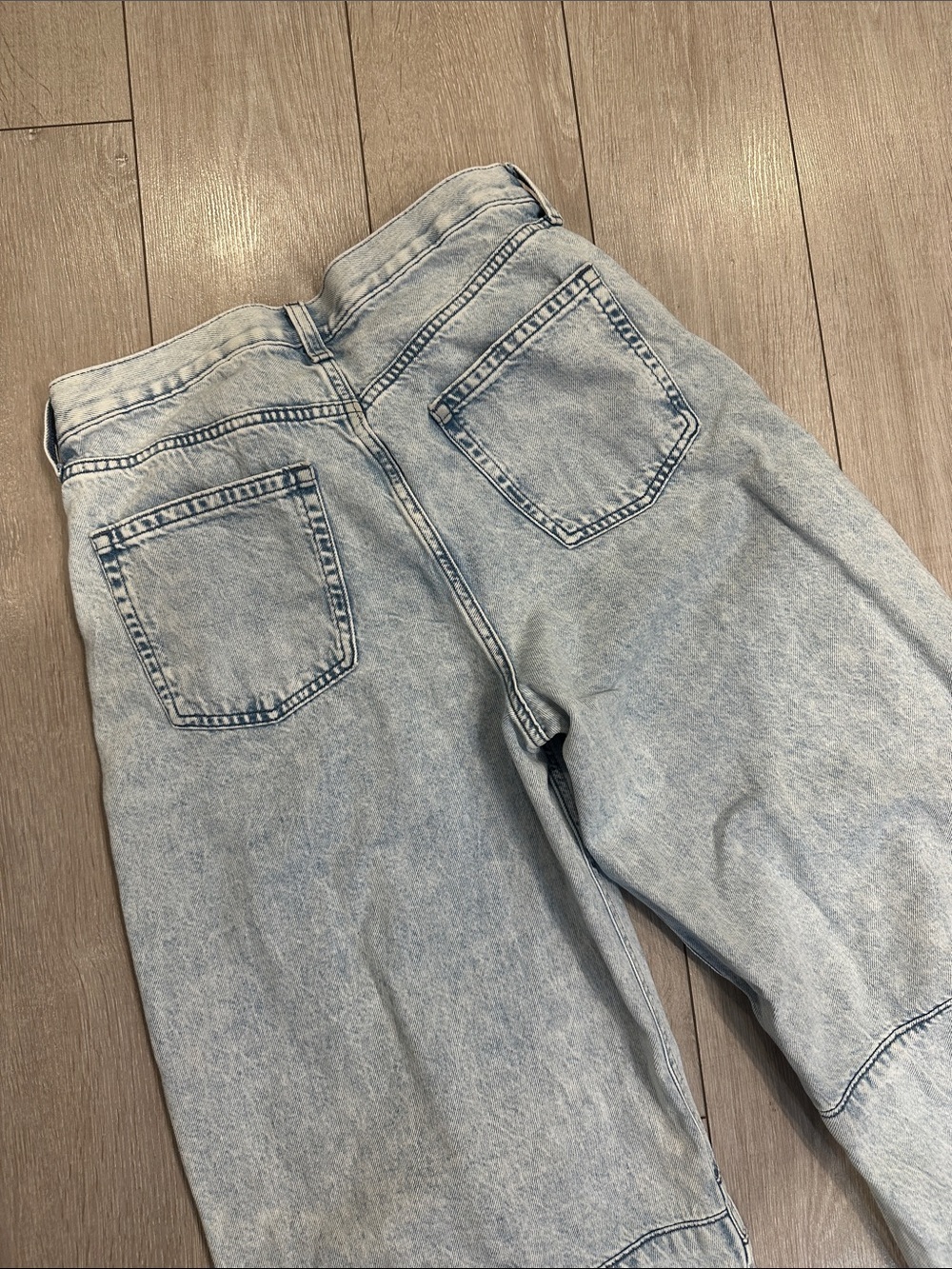 GAP Light Wash Blue Wide Leg Barrel Jeans - Picture 3 of 10